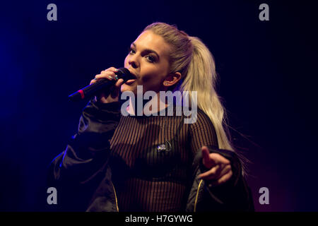 Manchester, UK. 4th November 2016. Singer Louisa Johnson, winner of X-Factor 2015, performs at the annual Christmas Lights Switch-on in Albert Square, Manchester. Credit:  Russell Hart/Alamy Live News. Stock Photo