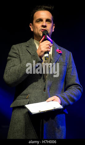 Manchester, UK. 4th November 2016. Key 103 radio station presenter Mike Toolan hosts the annual Christmas Lights Switch-on in Albert Square, Manchester. Credit:  Russell Hart/17�Թ����� Live News. Stock Photo