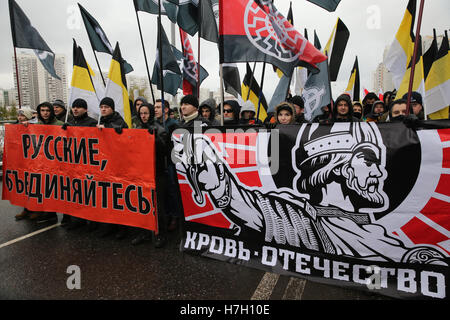 Moscow, Russia. 04th Nov, 2016. Nationalists take part in a march on Russia's National Unity Day in Moscow's Lyublino District. Credit:  Victor Vytolskiy/Alamy Live News Stock Photo
