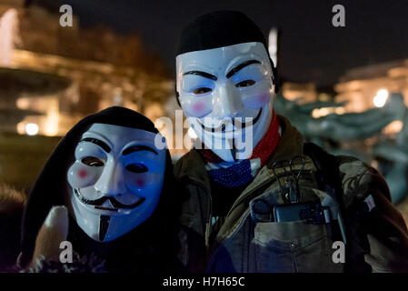 London, UK. 5th Nov, 2016. Participants wearing Guy Fawkes style masks take part in the Million Mask March in central London. Credit:  Stephen Chung/Alamy Live News Stock Photo