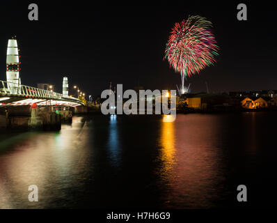 Poole, Dorset, UK. 5th Nov, 2016. Fireworks on Poole Quay for bonfire night taken by the Twin Sails Bridge crossing Poole Harbour. Credit:  Carolyn Jenkins/Alamy Live News Stock Photo