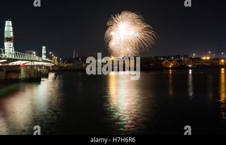 Poole, Dorset, UK. 5 November 2016. Fireworks on Poole Quay for bonfire night taken by the Twin Sails Bridge crossing Poole Harbour. Credit:  Carolyn Jenkins/Alamy Live News Stock Photo