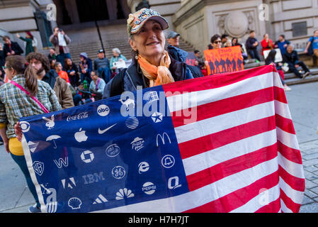 New York, USA. 5th Nov, 2016. About 150 Environmentalists, Human rights activists, and people of faith gathered outside the National Museum of the American Indian for a prayer vigil in support of the water protectors in Standing Rock, South Dakota. The Dakota Access Pipeline Project is a new approximate 1,172-mile, that will connect the rapidly expanding Bakken and Three Forks production areas in North Dakota to Patoka, Illinois. © Stacy Walsh Rosenstock/ Since April 2016, hundreds of demonstrators have been arrested, and the Oceti Sakowin Camp in Cannon Ball, North © Stacy Walsh Rosenstock Stock Photo