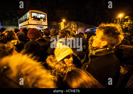 Lewes, UK. 5th November 2016. Lewes Bonfire Night Celebrations. The annual 5th November celebrations in Lewes, East Sussex, are the biggest bonfire night celebrations in the world. Travel is disrupted due to road closures and Southern Rail strikes, despite expecting a high turnout because this years event falls on a Saturday. Credit:  Francesca Moore/Alamy Live News Stock Photo