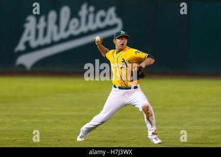 August 15, 2011; Oakland, CA, USA;  Oakland Athletics shortstop Cliff Pennington (2) throws to first base against the Baltimore Orioles during the third inning at O.co Coliseum. Stock Photo