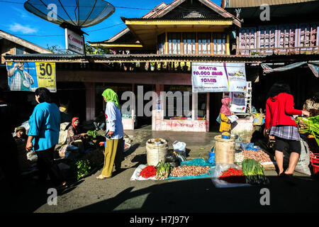 A roadside traditional market in Kersik Tuo village in Kayu Aro, Kerinci, Jambi, Indonesia. Stock Photo