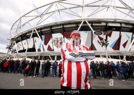 Stoke City fan Sean Ruane aka Hairy Potter with a poppy painted into his beard ahead of the Premier League match at London Stadium. Stock Photo