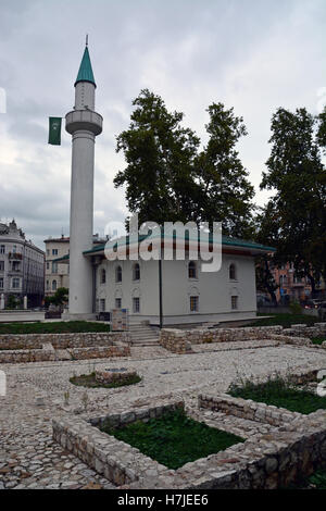 The minaret and old cemetery at the Emperor's Mosque in Sarajevo, Bosnia and Herzegovina. Stock Photo