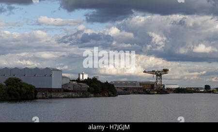 Clyde shipbuilding clydeside wharfs of yarrow shipbuilders and Glasgow Stock Photo