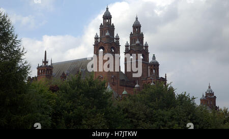 Glasgow Kelvingrove  park  art galleries and museum in the Park from the river kelvin Stock Photo