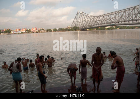 People bathing in Hooghly river  near Howrah Bridge (Rabindra Setu) at  mallick ghat  Kolkatat  West Bengal  india Stock Photo