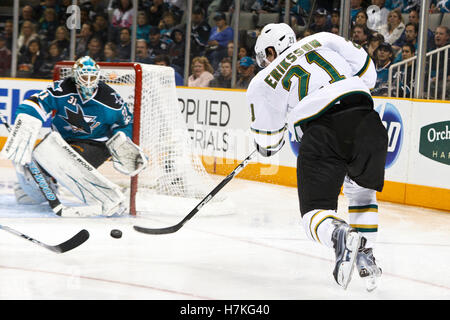 March 5, 2011; San Jose, CA, USA;  Dallas Stars left wing Loui Eriksson (21) shoots against San Jose Sharks goalie Antti Niemi (31) during the third period at HP Pavilion.  Dallas defeated San Jose 3-2. Stock Photo