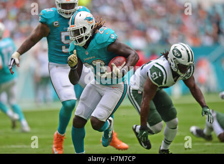 Miami Gardens, FL, USA. 6th Nov, 2016. Miami Dolphins running back Jay Ajayi (23) breaks free for a touchdown in the first half. Miami Dolphins vs. New York Jets. Hard Rock Stadium, Miami Gardens, FL. 11/6/16. Staff Photographer Jim Rassol Credit:  Sun-Sentinel/ZUMA Wire/Alamy Live News Stock Photo