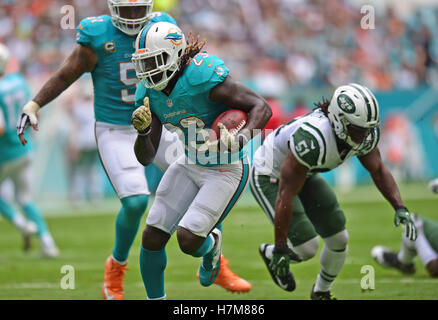 Miami Gardens, FL, USA. 6th Nov, 2016. Miami Dolphins running back Jay Ajayi (23) breaks free for a touchdown in the first half. Miami Dolphins vs. New York Jets. Hard Rock Stadium, Miami Gardens, FL. 11/6/16. Staff Photographer Jim Rassol Credit:  Sun-Sentinel/ZUMA Wire/Alamy Live News Stock Photo