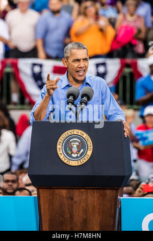 Kissimmee, Florida, USA. 06th Nov, 2016. President Barack Obama campaigns for Hillary Clinton on Sunday November 6, 2016 at Heritage Park in Kissimmee, Florida. Credit:  The Photo Access/Alamy Live News Stock Photo