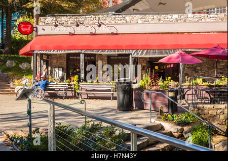 Passerelle Bistro in Falls Park on the Reedy in downtown Greenville, South Carolina, USA. Stock Photo
