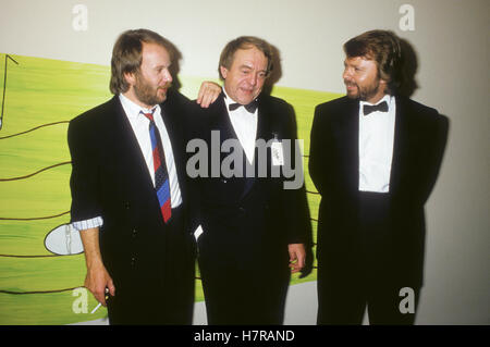 BENNY ANDERSSON with Stikkan Andersson and Björn Ulvaeus Abba members 1984 Stock Photo