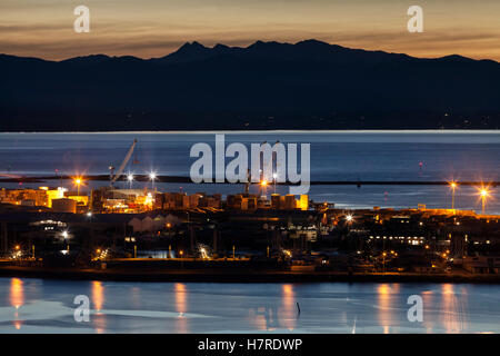 Dusk view of Port Nelson with the Mount Arthur range of mountains in the distance Stock Photo