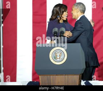Philadelphia, USA. 07th Nov, 2016. President Barack Obama and First Lady Michelle Obama on stage during the GOTV Rally on Independence Mall with Hillary Clinton in Philadelphia, PA on 11/7/2016 Credit:  The Photo Access/Alamy Live News Stock Photo