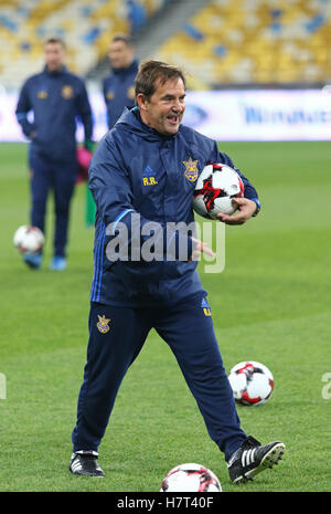 Kiev, Ukraine. 8th November, 2016. Ukraine National Football Team coach assistant Raul RIANCHO during Open Training Session at NSC Olimpiyskyi stadium in Kyiv, Ukraine. Credit:  Oleksandr Prykhodko/Alamy Live News Stock Photo