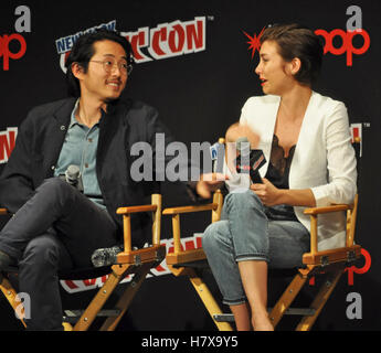 New York, NY. October 8 2016.  Steven Yeun and Lauren Cohan at NYCC Walking Dead panel. © Veronica Bruno/Alamy Stock Photo