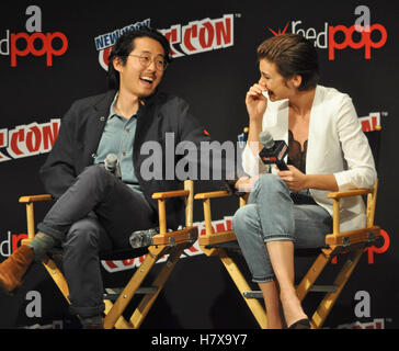 New York, NY. October 8 2016.  Steven Yeun and Lauren Cohan at NYCC Walking Dead panel. © Veronica Bruno/Alamy Stock Photo