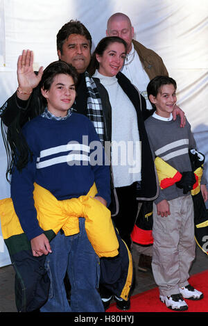 ERIK ESTRADA & FAMILY LOS ANGELES USA 30 November 1999 Stock Photo