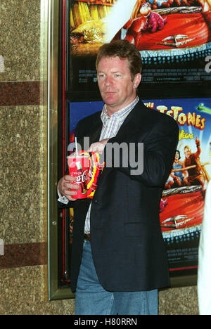 JIM DAVIDSON FLINTSTONES IN VIVA ROCK VEGAS  LONDON ENGLAND 25 July 2000 Stock Photo