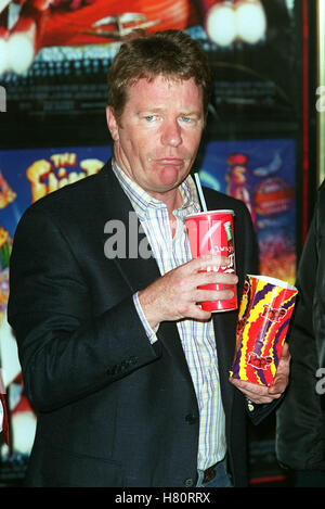 JIM DAVIDSON FLINTSTONES IN VIVA ROCK VEGAS  LONDON ENGLAND 25 July 2000 Stock Photo