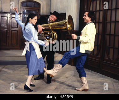 KOMOEDIENSTADEL: Die Tochter des Bombardon, D 1982, Regie: Olf Fischer, KRISTINA NEL, GUSTL BAYRHAMMER, ELMAR WEPPER, Key: Tanzen, Musik, Musikinstrument, Blasinstrument, Tuba Stock Photo