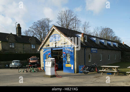 AIDENSFIELD GARAGE HEARTBEAT LOCATIONS GOATHLAND NORTH YORKSHIRE ENGLAND 18 February 2002 Stock Photo