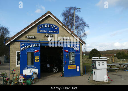 AIDENSFIELD GARAGE HEARTBEAT LOCATIONS GOATHLAND NORTH YORKSHIRE ENGLAND 18 February 2002 Stock Photo