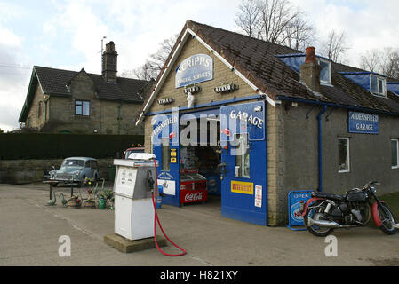 AIDENSFIELD GARAGE HEARTBEAT LOCATIONS GOATHLAND NORTH YORKSHIRE ENGLAND 18 February 2002 Stock Photo