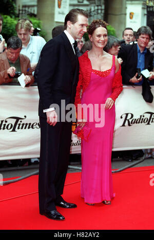 RALPH FIENNES FRANCESCA ANNIS LONDON ENGLAND 21 May 2000 Stock Photo