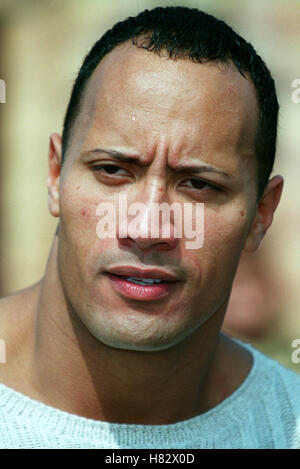 DWAYNE JOHNSON (AKA THE ROCK) THE MUMMY RETURNS VIDEO LAUNCH SANTA MONICA LA USA 03 October 2001 Stock Photo