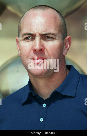 ARNOLD VOSLOO THE MUMMY RETURNS VIDEO LAUNCH SANTA MONICA LA USA 03 October 2001 Stock Photo