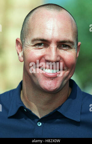 ARNOLD VOSLOO THE MUMMY RETURNS VIDEO LAUNCH SANTA MONICA LA USA 03 October 2001 Stock Photo