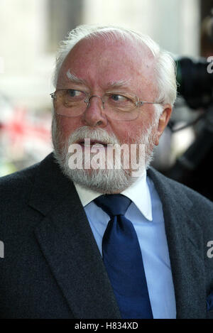 RICHARD ATTENBOROUGH JOHN THAW MEMORIAL SERVICE ST MARTINS IN THE FIELD LONDON ENGLAND 04 September 2002 Stock Photo