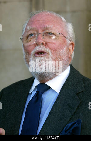 RICHARD ATTENBOROUGH JOHN THAW MEMORIAL SERVICE ST MARTINS IN THE FIELD LONDON ENGLAND 04 September 2002 Stock Photo