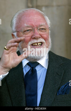 RICHARD ATTENBOROUGH JOHN THAW MEMORIAL SERVICE ST MARTINS IN THE FIELD LONDON ENGLAND 04 September 2002 Stock Photo