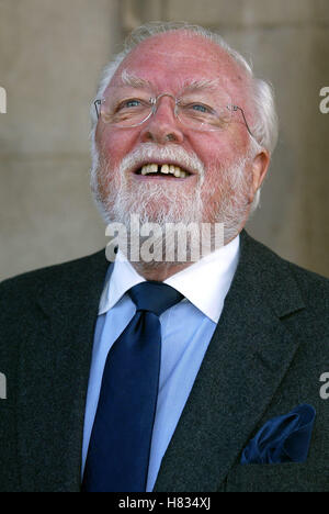 RICHARD ATTENBOROUGH JOHN THAW MEMORIAL SERVICE ST MARTINS IN THE FIELD LONDON ENGLAND 04 September 2002 Stock Photo