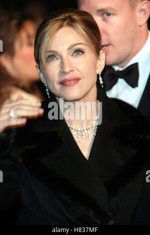 MADONNA DIE ANOTHER DAY (JAMES BOND) PREMIERE LONDON ROYAL ALBERT HALL LONDON ENGLAND 18 November 2002 Stock Photo