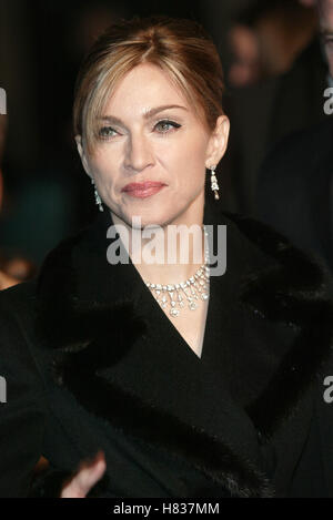 MADONNA DIE ANOTHER DAY (JAMES BOND) PREMIERE LONDON ROYAL ALBERT HALL LONDON ENGLAND 18 November 2002 Stock Photo