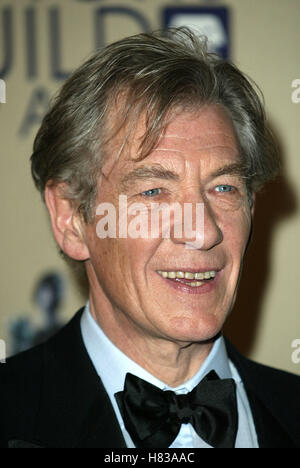 SIR IAN MCKELLEN 8TH SCREEN ACTORS GUILD AWARDS PRESS ROOM SHRINE AUDITORIUM LOS ANGELES USA 10 March 2002 Stock Photo