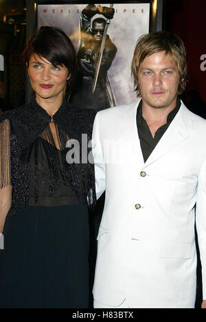 H. CHRISTIANSEN & N. REEDUS BLADE 2 FILM PREMIERE MANN'S CHINESE THEATRE HOLLYWOOD USA 21 March 2002 Stock Photo