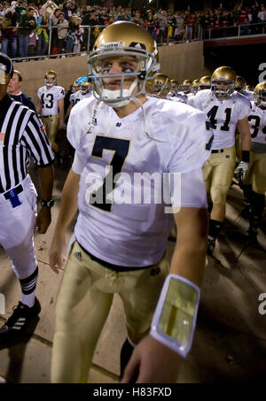 Notre Dame quarterback Jimmy Clausen (7) looks to pass in the second ...