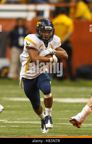 West Virginia Mountaineers Running Back Martell Pettaway (32) Break 