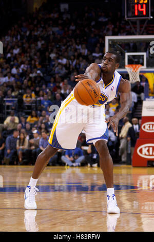 Golden State Warriors forward Jason Thompson dunks against the Los ...