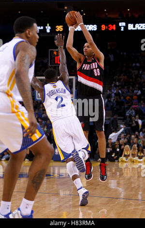 Portland Trail Blazers' Nicolas Batum (88) drives as San Antonio Spurs ...