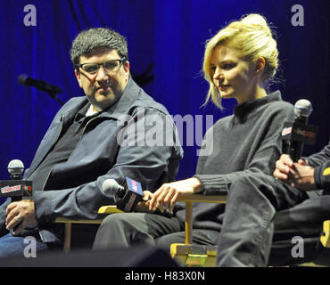 NY, NY. October 7 2016.  Jennifer Morrison with show creator Adam Horowitz, NYCC OUAT panel. © Veronica Bruno/Alamy Stock Photo